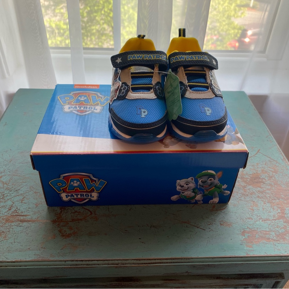 Light Up Sneakers Paw Patrol Kids Nickelodeon NWT